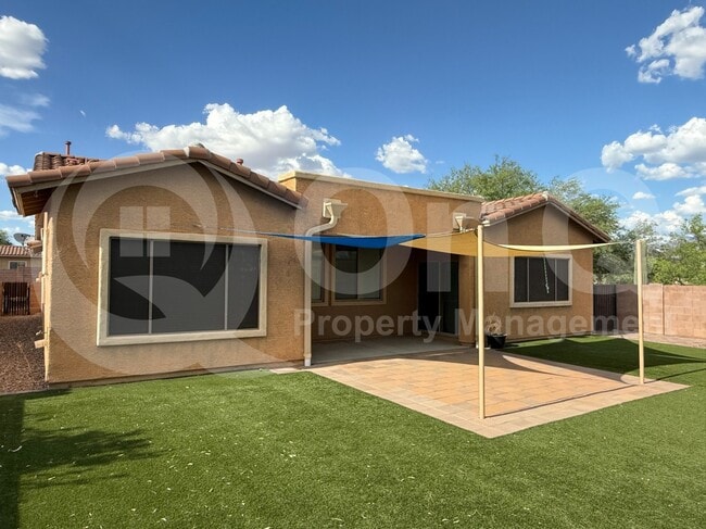 Building Photo - 1419 W Red Creek Dr