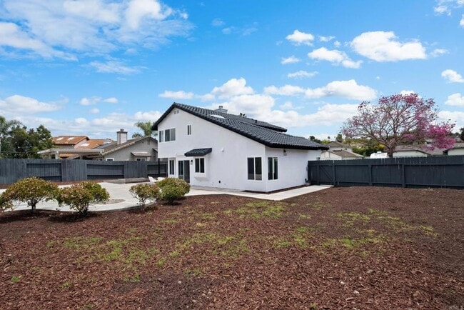 Building Photo - Oceanside Home - 3 Bedroom 2-1/2 Bathroom - Renovated