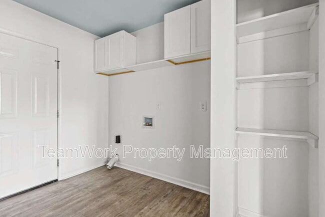 Building Photo - 3015 Azalea Dr