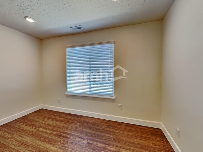 Building Photo - 1015 W 850 S