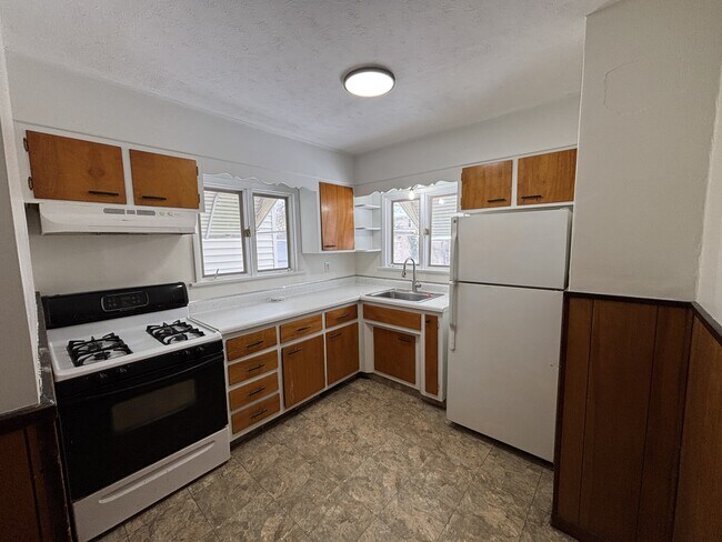 Building Photo - 72 Martinot Ave