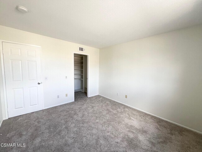 Building Photo - 1816 Golden Oak St