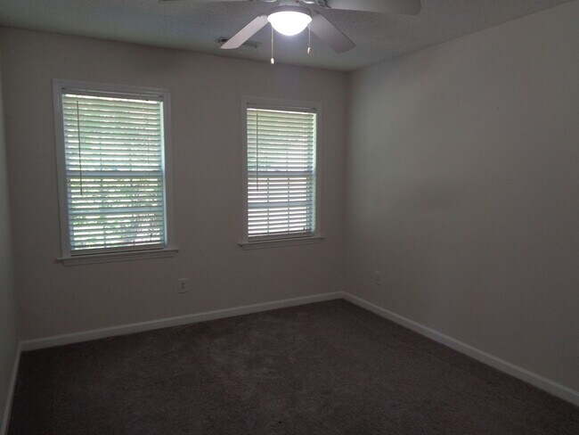Building Photo - House For Rent in NW Greensboro!