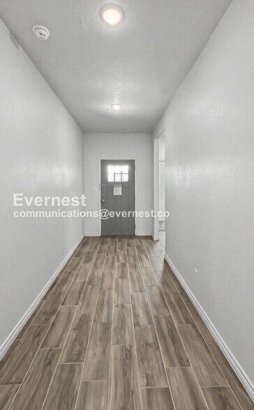 Building Photo - 2236 Hornbeam St