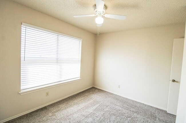 Building Photo - 949 Schertz Pkwy