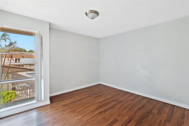 Building Photo - 833 NW 82nd Ave