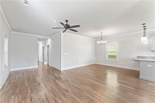 Building Photo - 913 NE Hts Ln