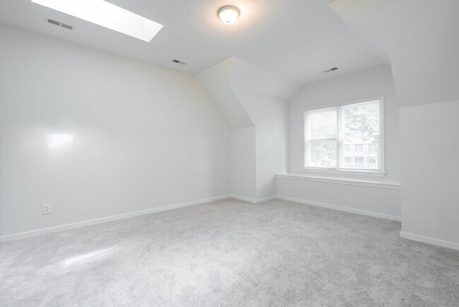 Building Photo - Charming 3 Bedroom Single-Family Home for Rent in Chester!