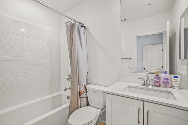 Building Photo - 2152 Senita Dr