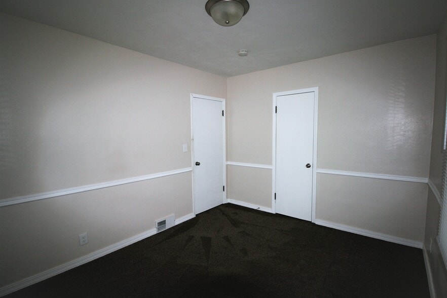 Building Photo - 445 Waverly Rd