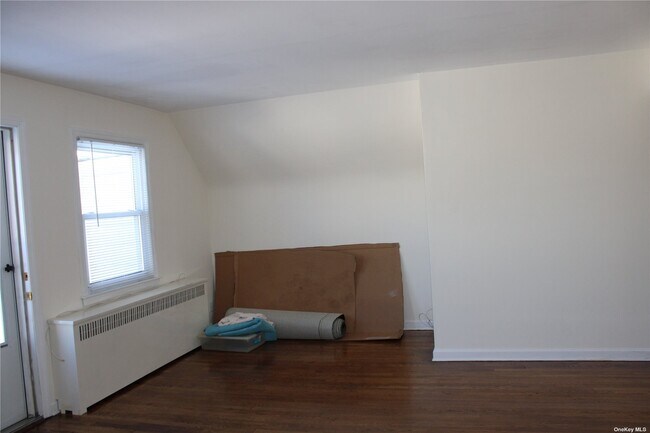 Building Photo - 37 Hemlock St