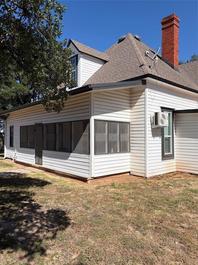 Building Photo - 703 FM 243