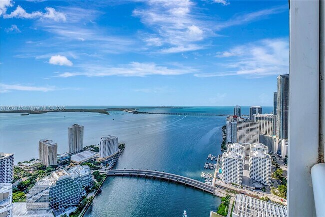 Building Photo - 495 Brickell Ave