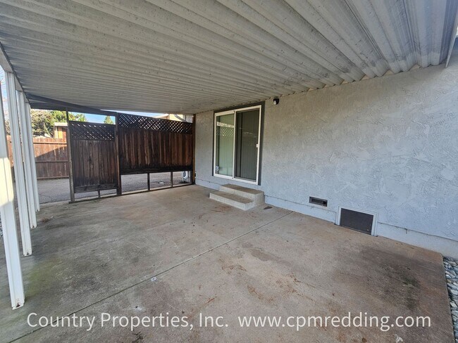 Building Photo - House with Huge Shop in the Heart of Redding Available Now!