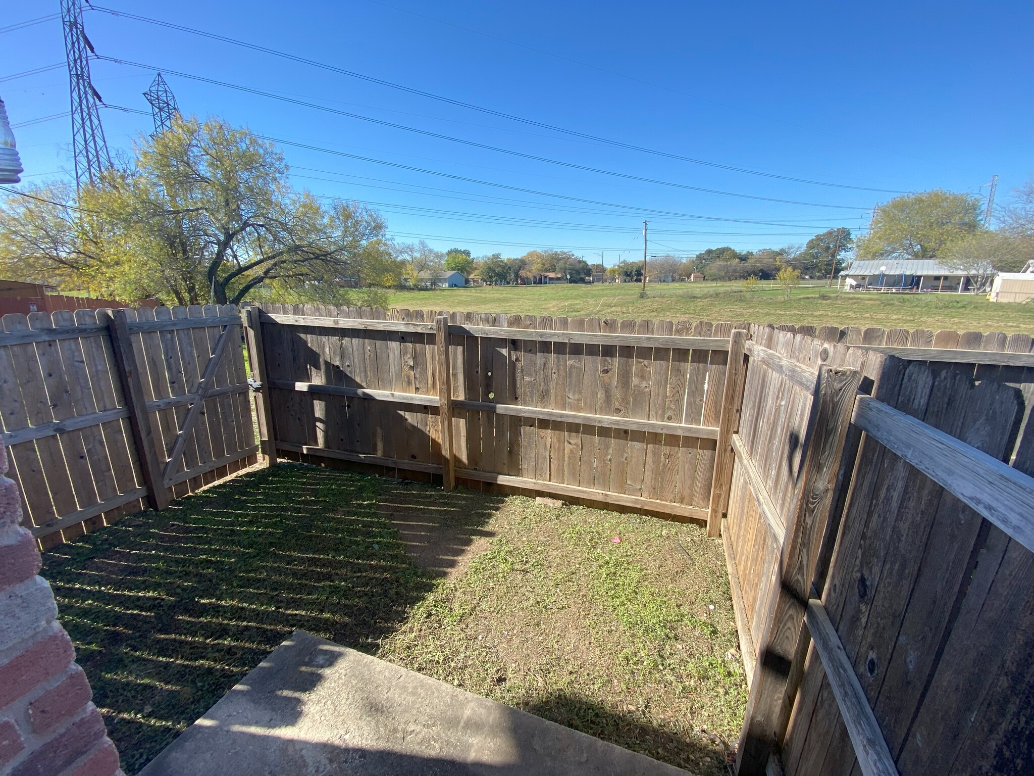 Private fenced backyard - 10659 Starcrest Dr