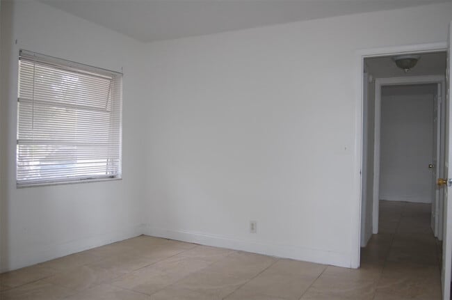 Building Photo - 622 NW 13th St