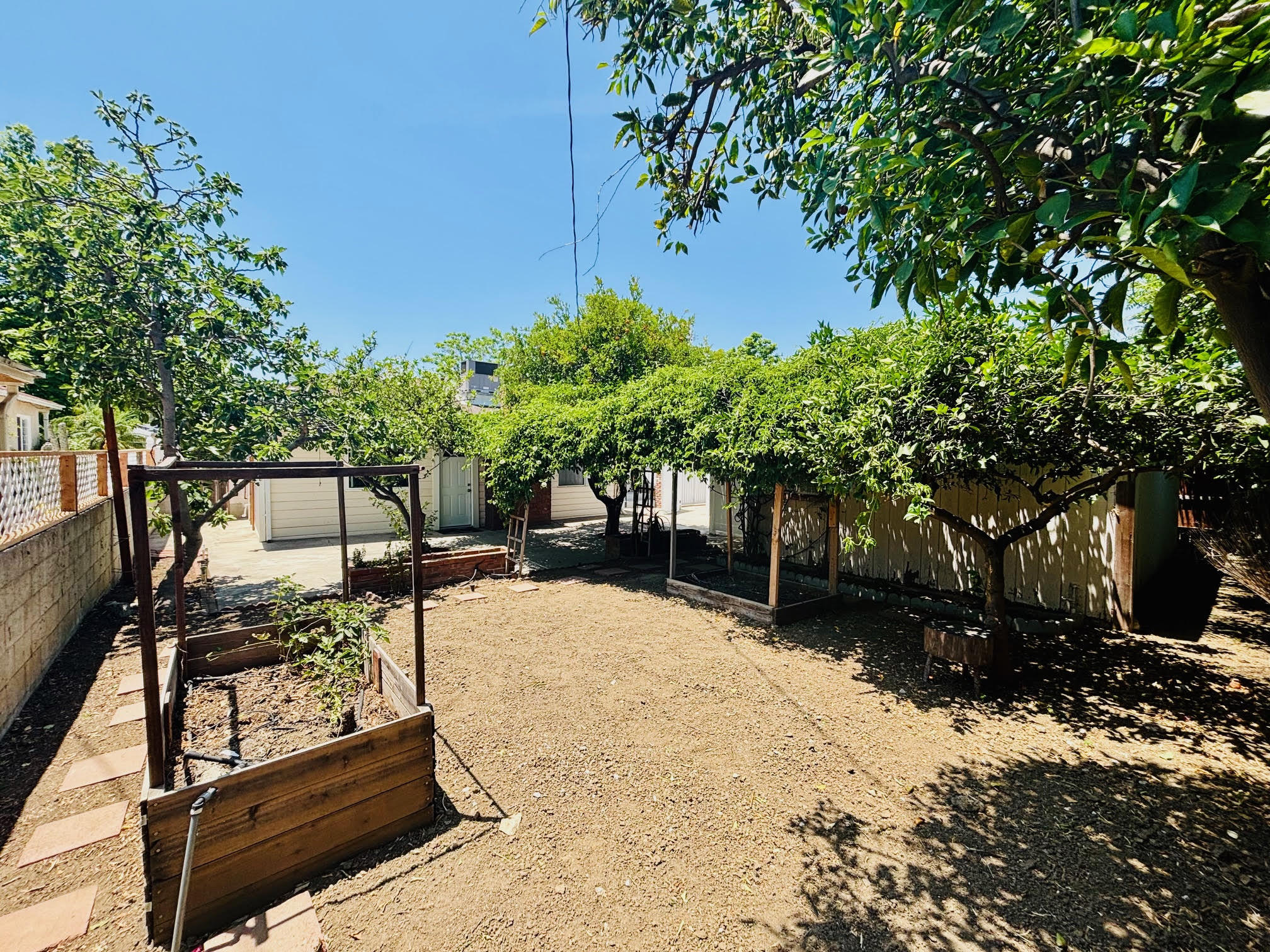 Building Photo - 6533 Balcom Ave