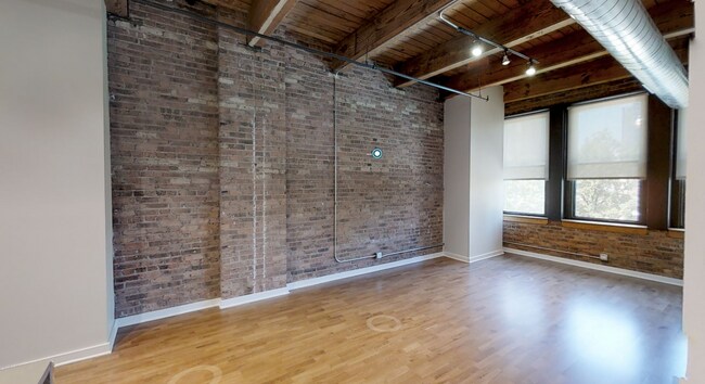 Building Photo - 108 N Green St