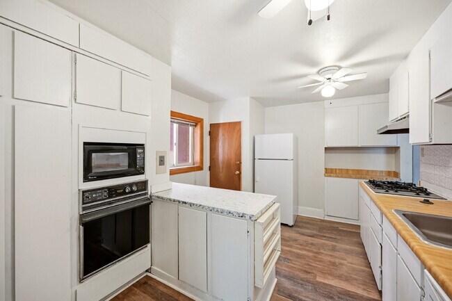 Building Photo - $2,895.95, with $200 Off Cleaning Voucher, 3 Beds - 2 Bath, Single Family Home in Denver with Was...