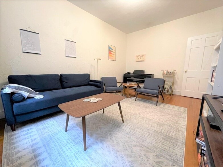 Primary Photo - 17 Gray St