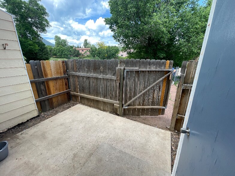 Building Photo - 2341 Split Rock Dr