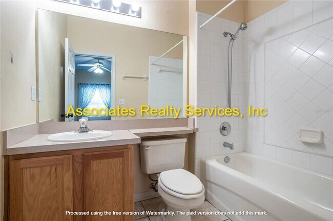 Building Photo - GREAT LOCATION-  3 Bedroom- LOOK!