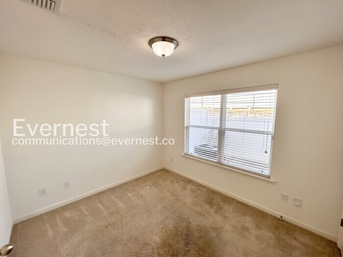 Building Photo - 4014 Rhythm Dr