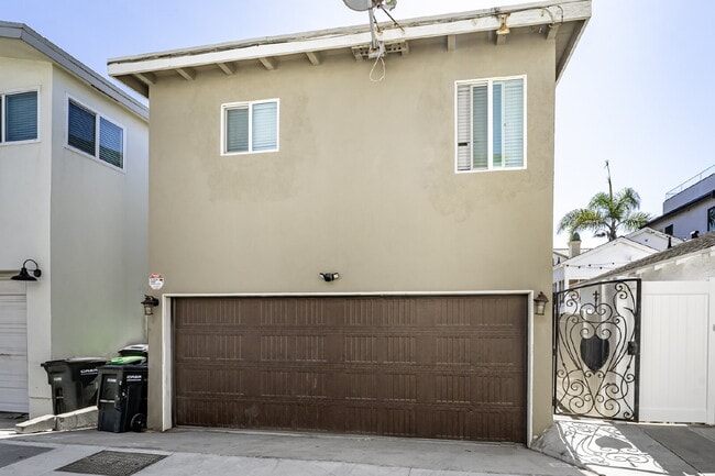 Building Photo - "Turnkey and Fully Remodeled Beachside Retreat with Cozy Fireplace & Modern Amenities in Newport ...