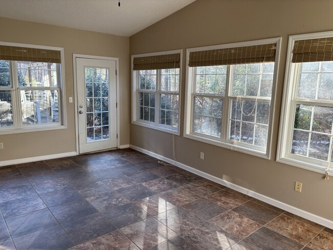 Building Photo - 480 Spring Lake Dr