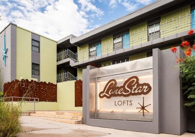 Building Photo - 2408 Leon St