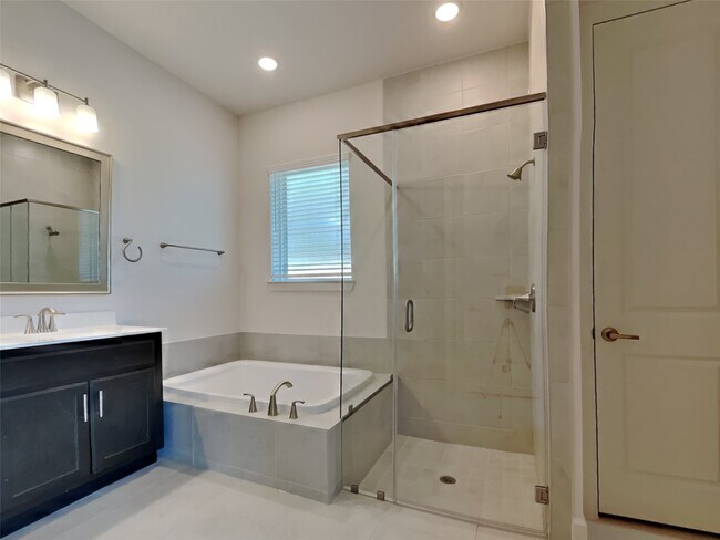 Building Photo - 15170 London Gavroche Ln