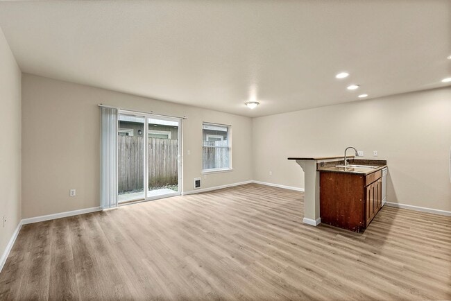 Building Photo - Invest LLC 4330