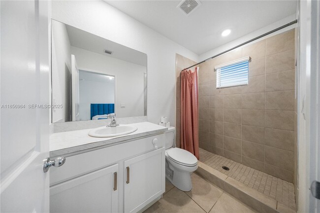 Building Photo - 425 NE 1st Ave