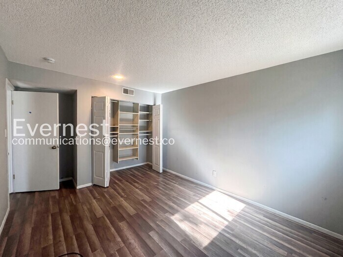Building Photo - 935 Saturn Dr