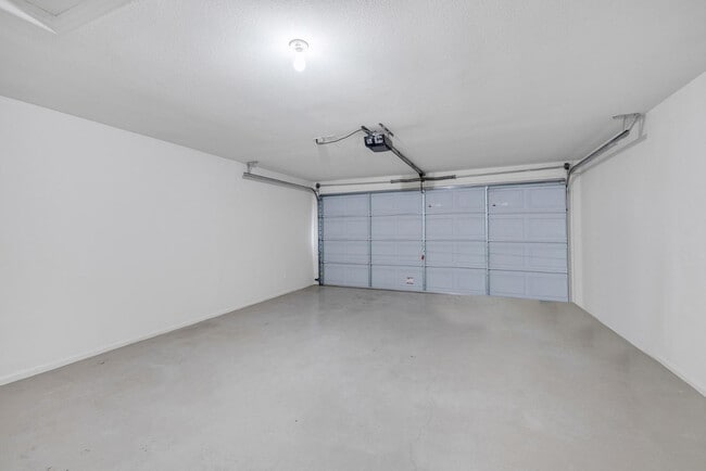 Building Photo - 42780 W Sunland Dr