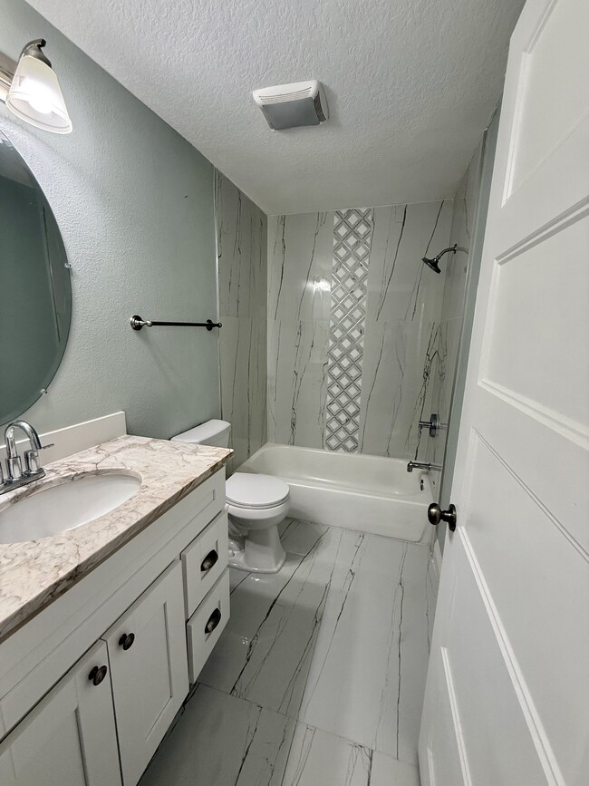 Building Photo - 5904 N Eustace Ave