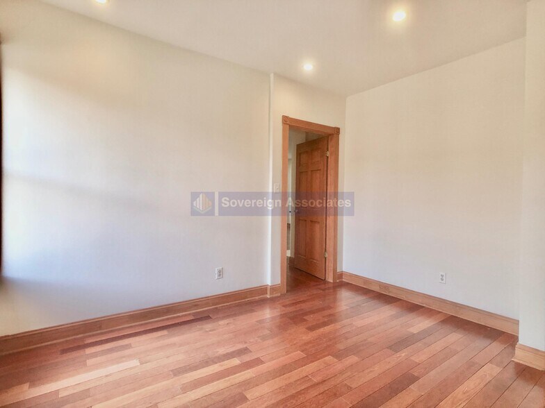 Building Photo - 305 Convent Ave