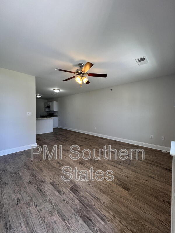 Building Photo - 200 Walnut Hill Dr