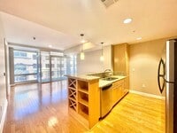 Building Photo - Beautiful 1 bedroom condo with amenities galore!