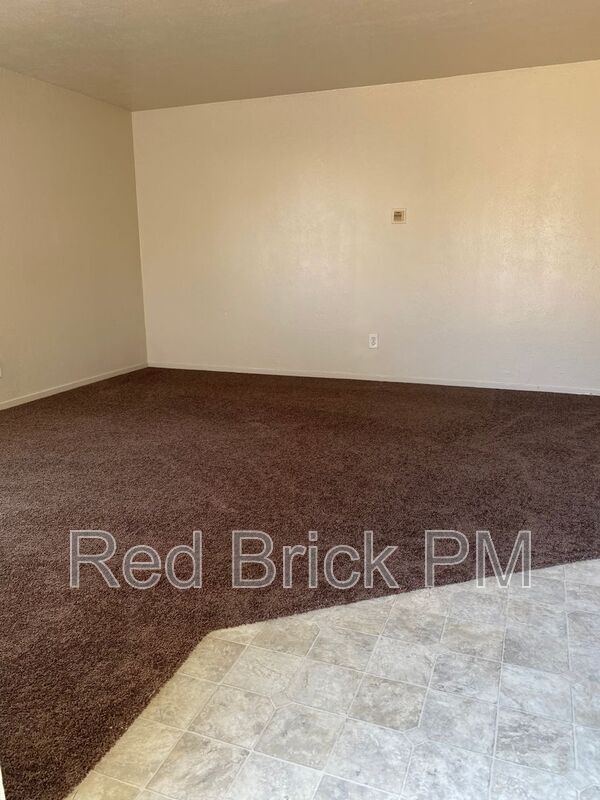 Building Photo - 489 Cedar Ave