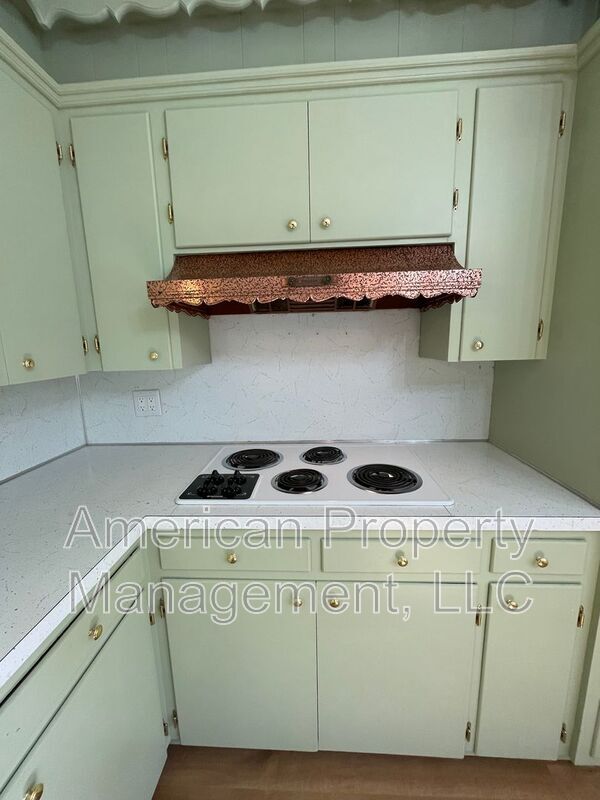 Building Photo - 5102 E 33rd St