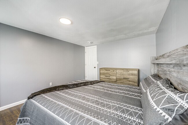 Building Photo - 15 Hockeborne Ave