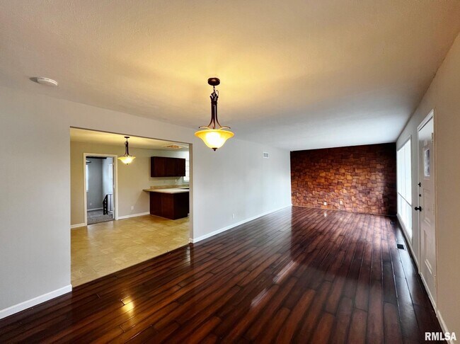 Building Photo - 2109 N Windermere Ave