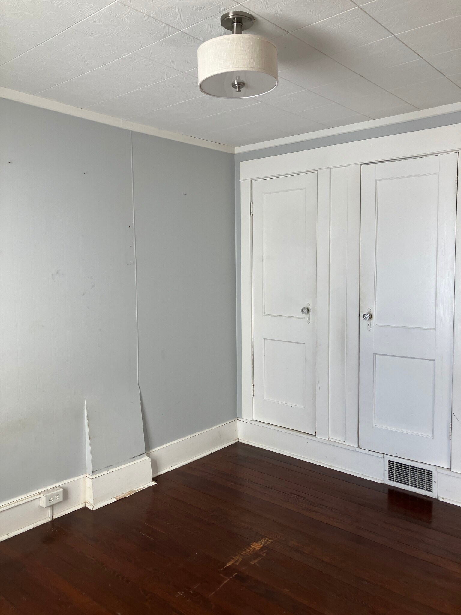 Building Photo - 5 Pine St