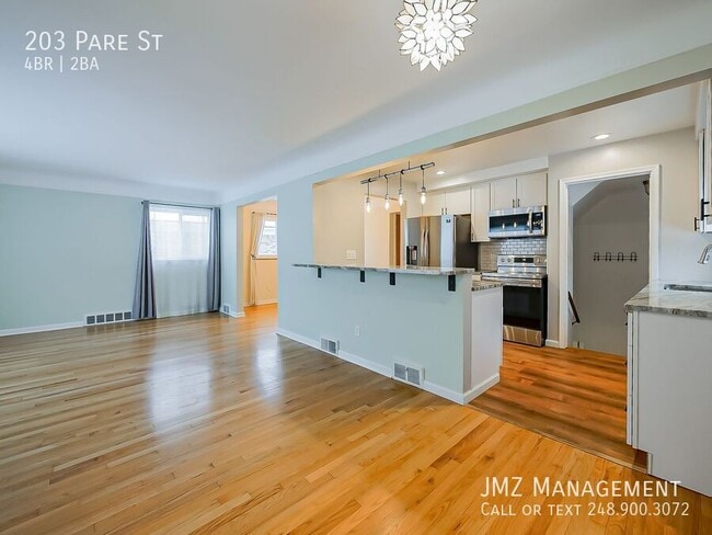 Building Photo - 203 Pare St