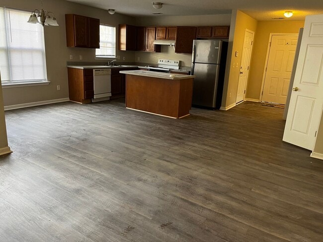 Building Photo - Short Term Rental