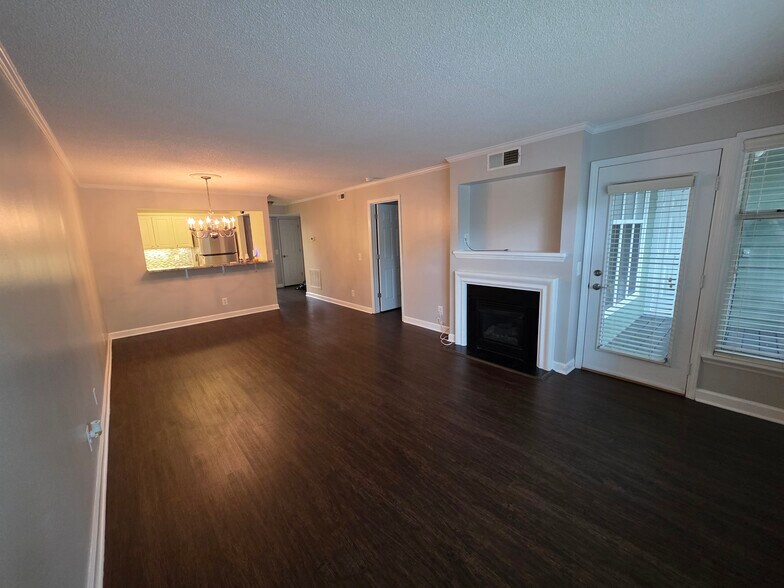 Building Photo - 1221 Westview Ln