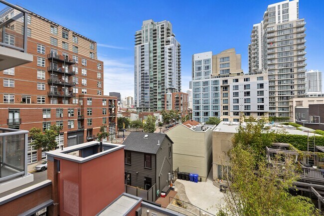 Building Photo - 427 9th Ave