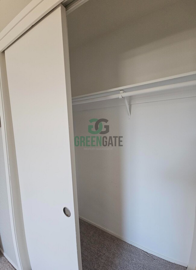 Building Photo - 495 Cherry Ln