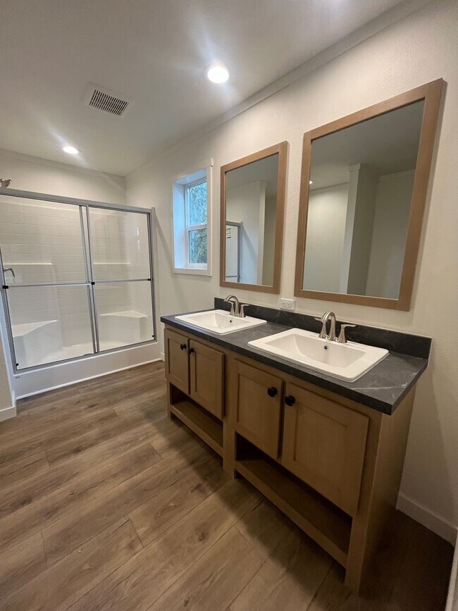 Building Photo - 3-Bedroom 2-Bathroom Home built in 2025